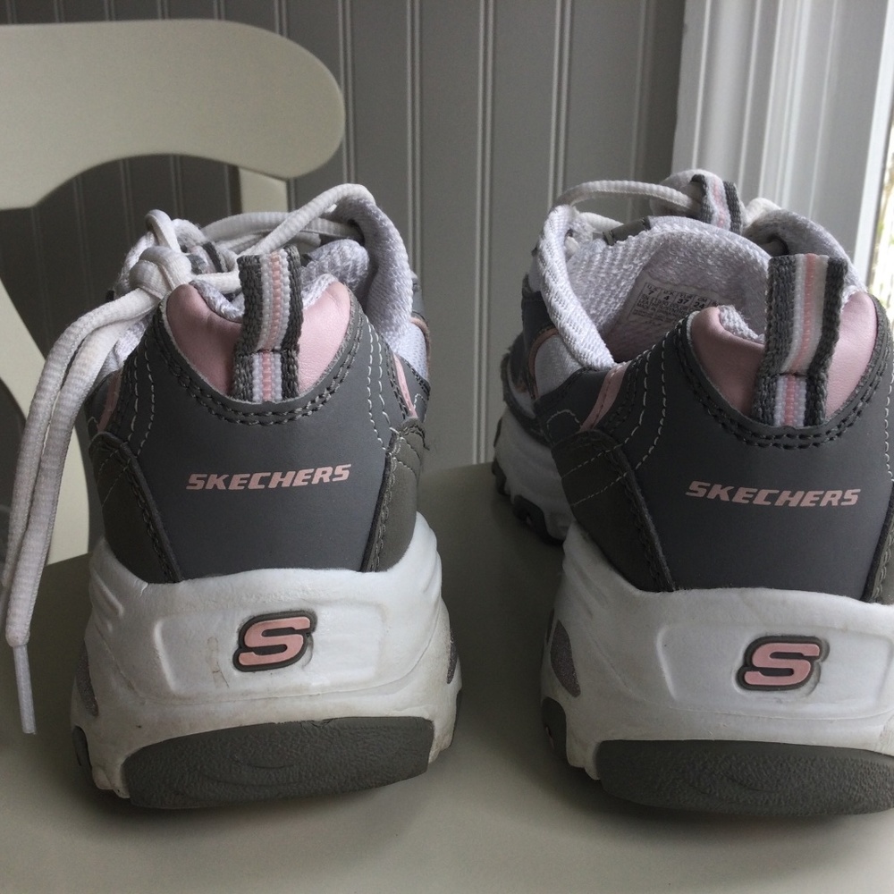 Skechers Size 7 D’Lites Air Cooled gray and white sneakers
